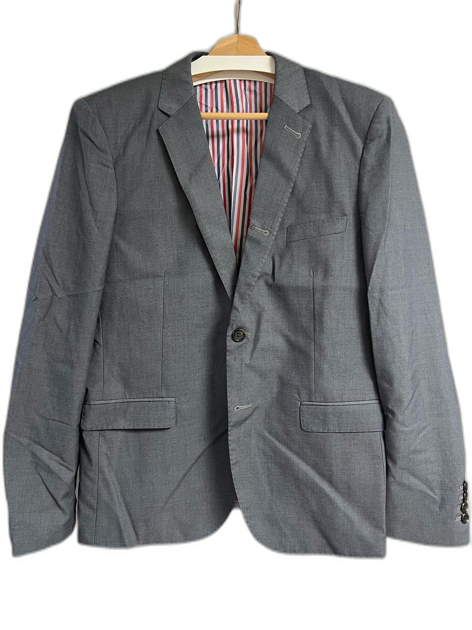 톰브라운 자켓 새제품 판매합니다.