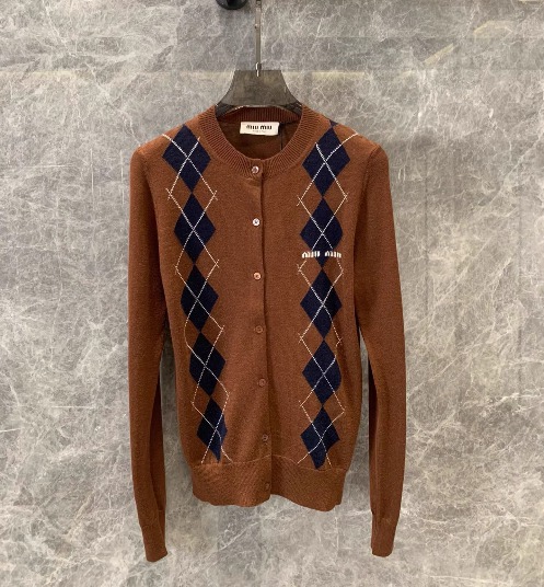 미우미우 아가일 브라운 가디건