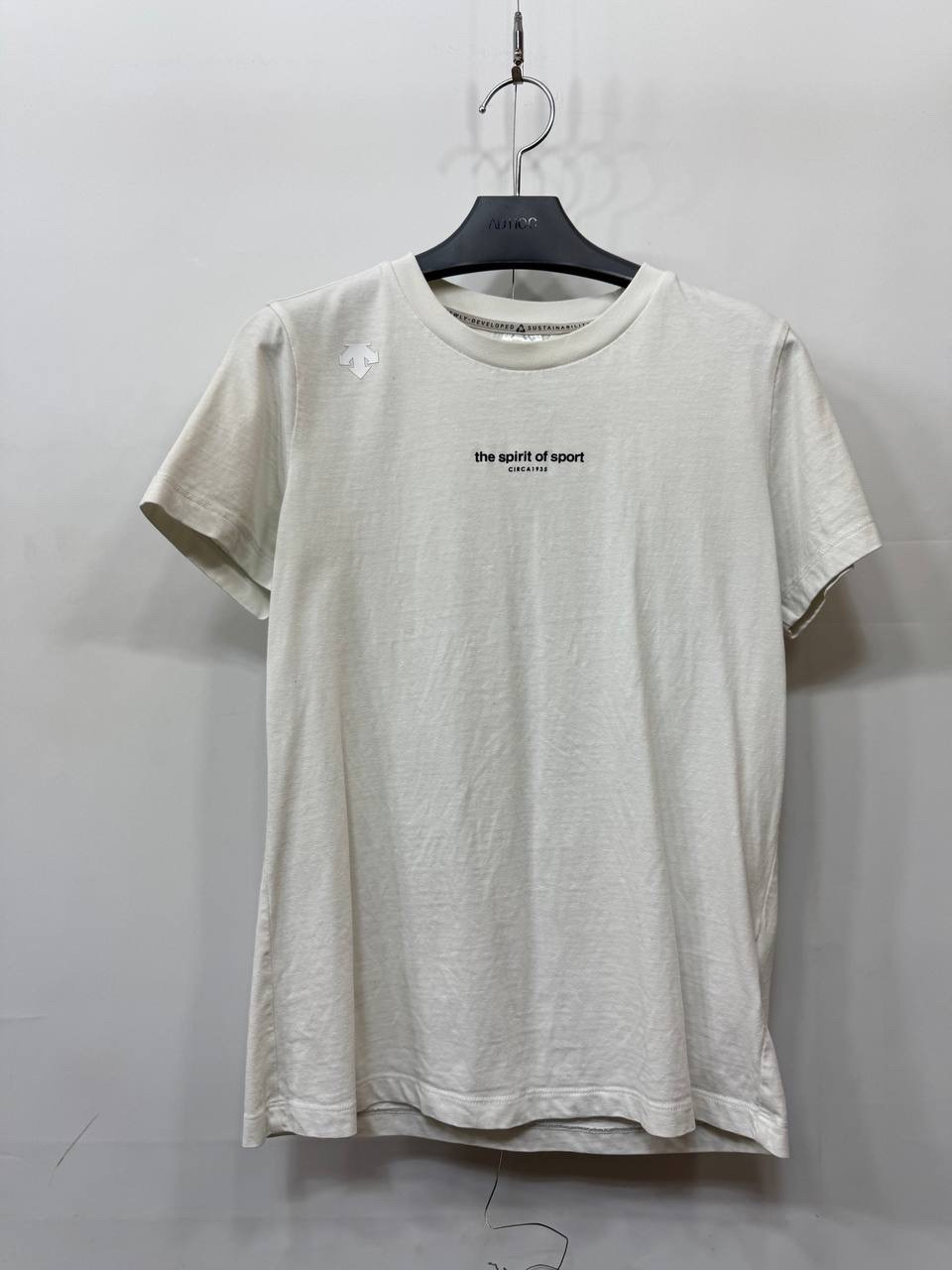 데상트 반팔티 90