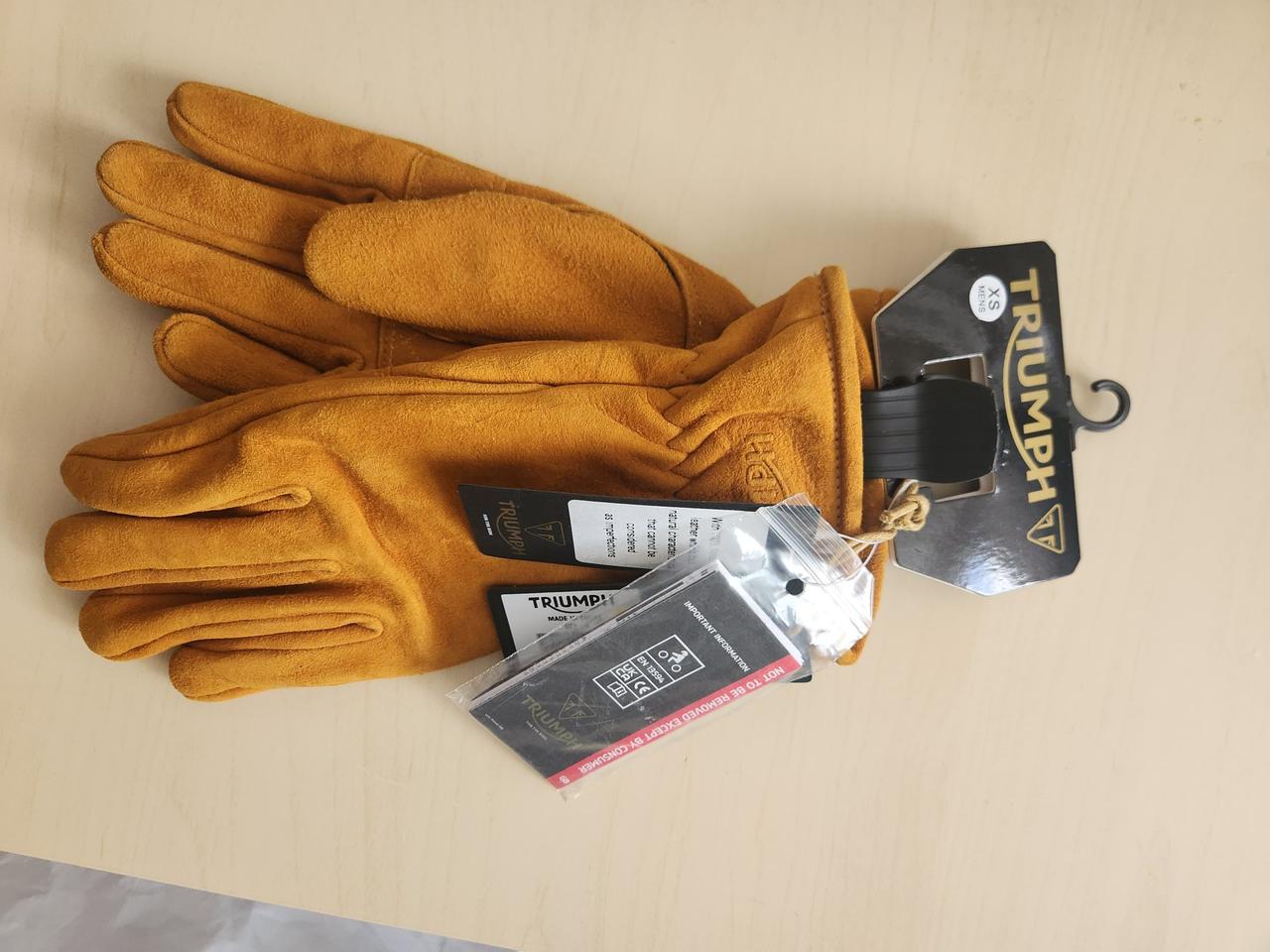 트라이엄프 장갑