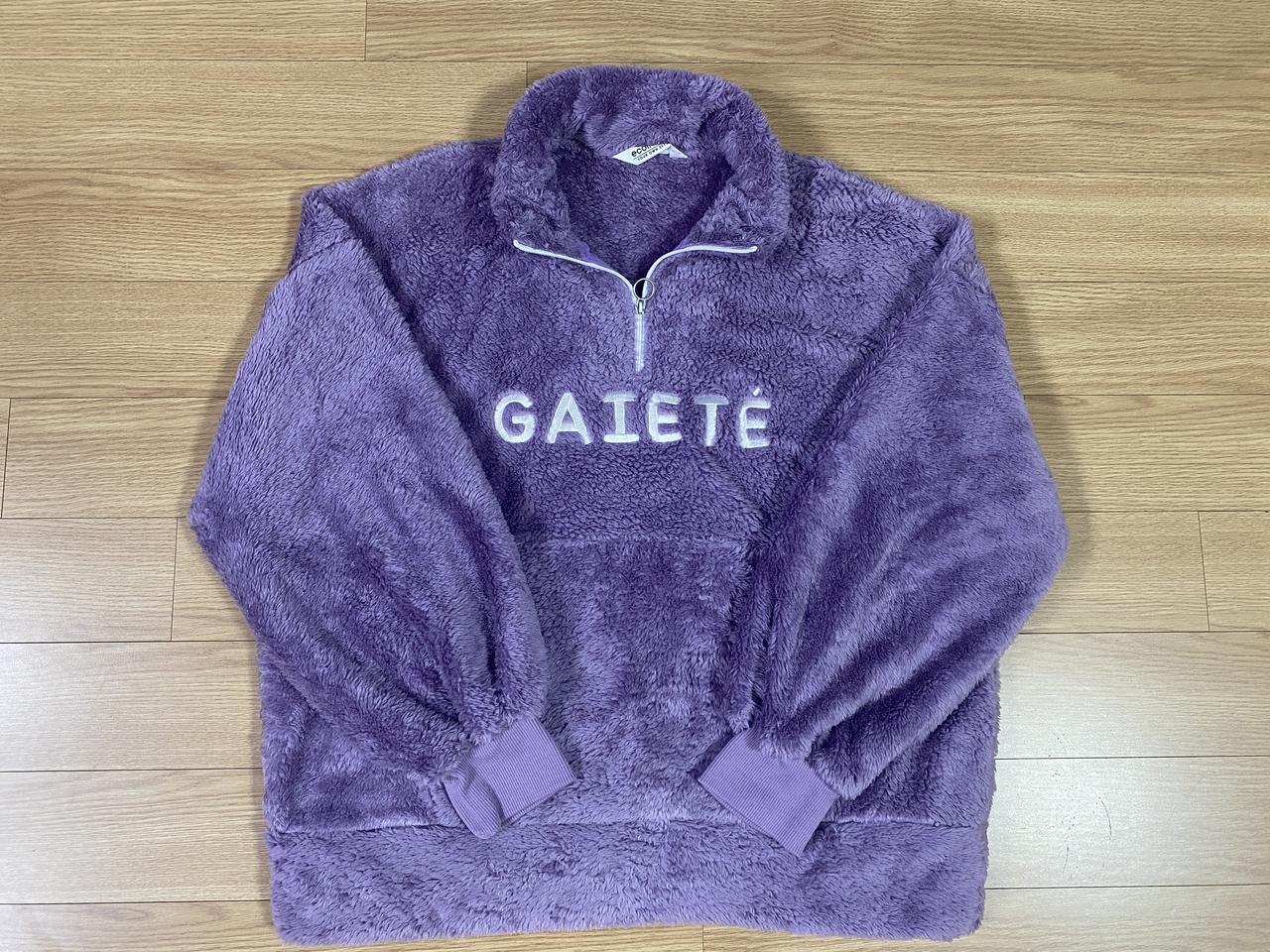 에꼴리에 양털 자수 맨투맨 150~160