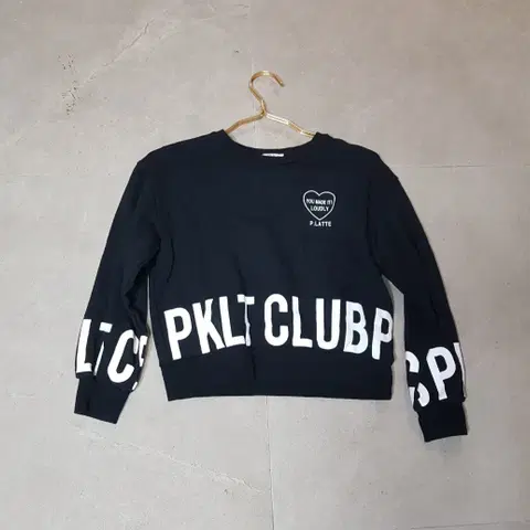 P.LATTE 핑크라떼. 블랙 PKLT 클럽 맨투맨.일본빈티지모리걸갸루히