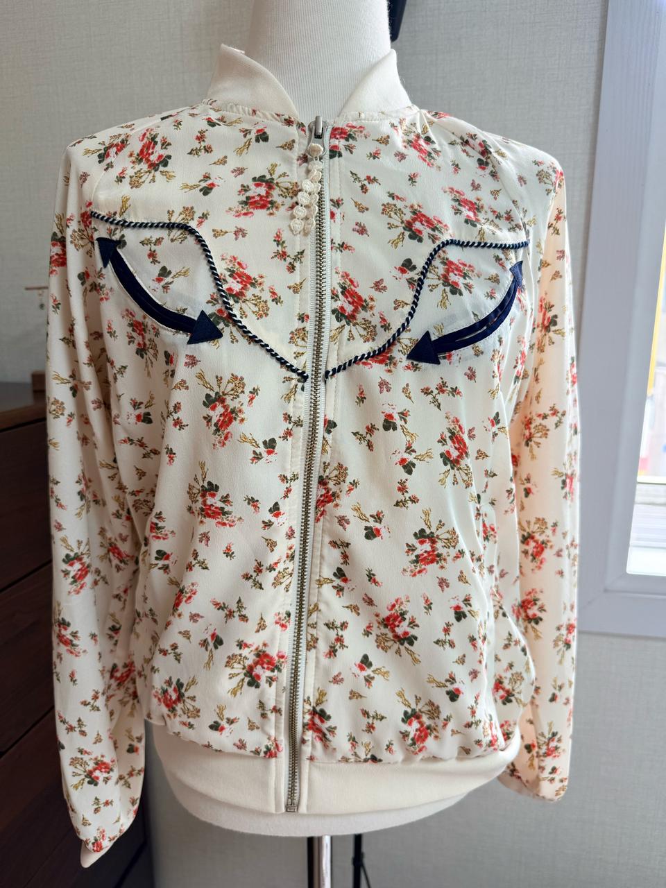 써스데이아일랜드 플라워 점퍼