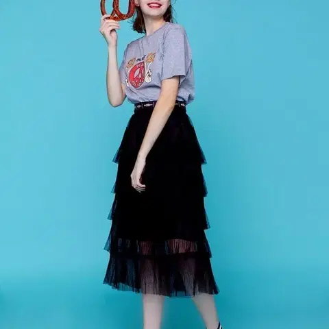 질스튜어트 안젤리카힉스 콜라보 블랙 티어드 샤스커트