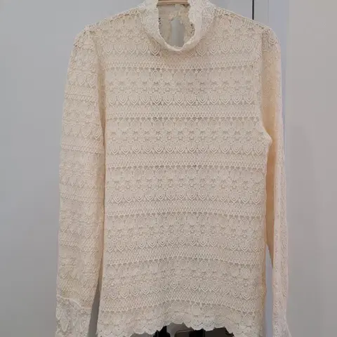 바이플로우 아이보리 레이스 하이넥 블라우스 55~66 미착용