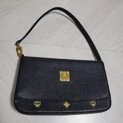 정품 MCM 블랙 미니 숄더백