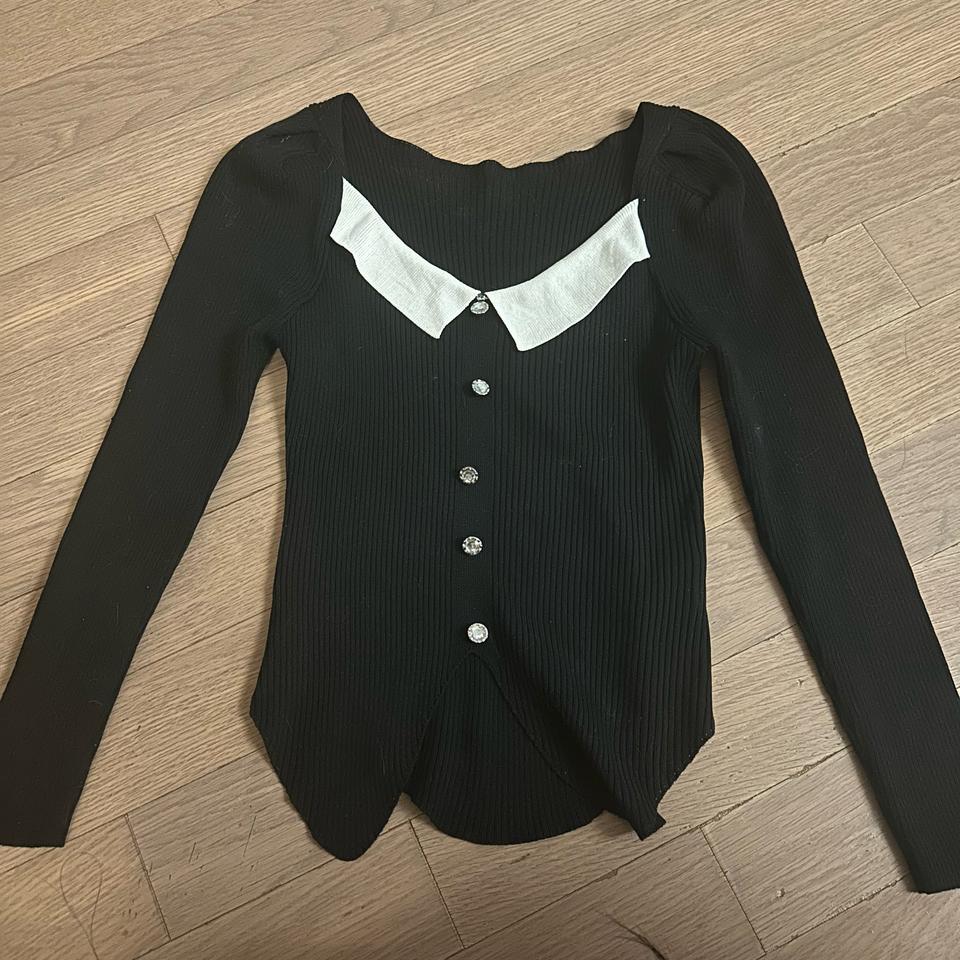 블랙&화이트 카라 니트 티