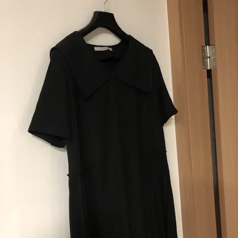 보브 21년 세일러 카라 플리츠 원피스 하객룩 출근룩 반팔 결혼식 블랙