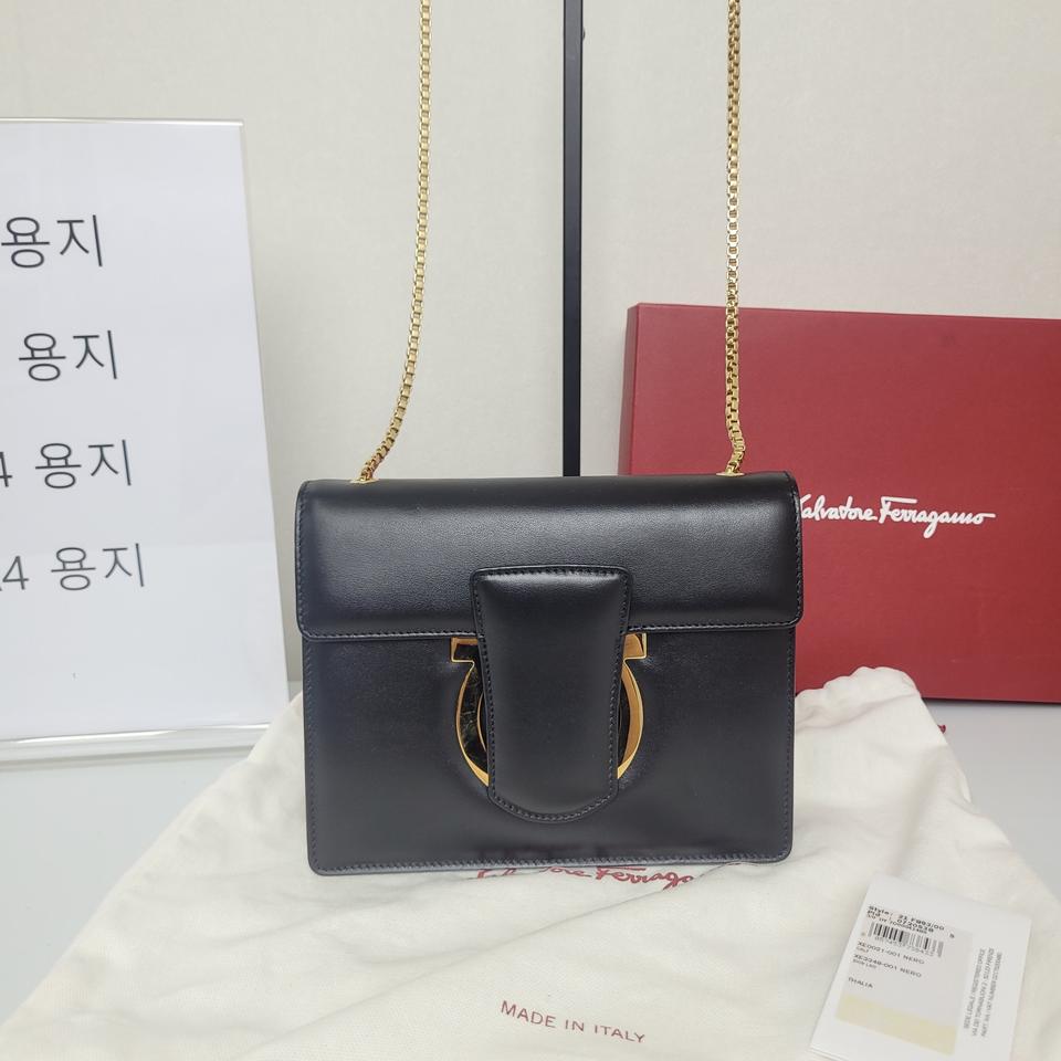페라가모 F893 이탈리아 체인 크로스백 (누나명품중고)