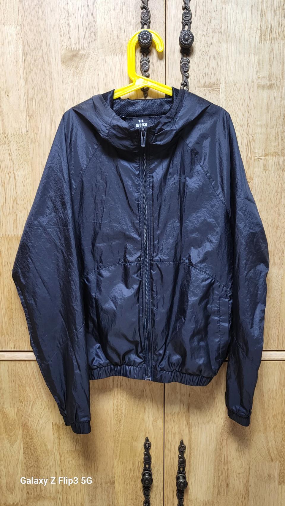 언더아머바람막이~교신ㅇㅋ