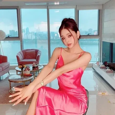 프리지아 송지아 실크 민소매끈나시원피스 브이넥 슬리브리스 솔로지옥 핀터깔