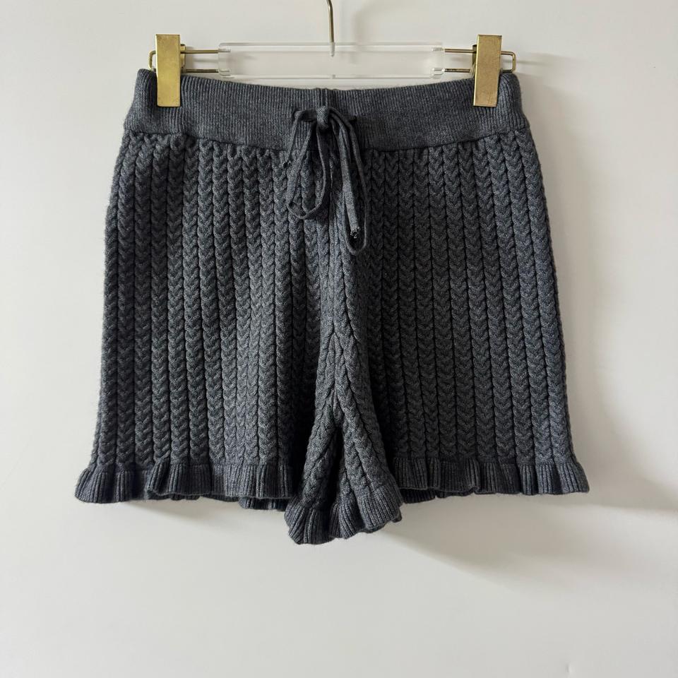 새상품 니트 프릴 반바지 (차콜)