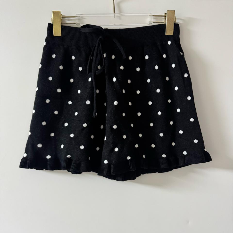 새상품 여자 니트 밑단 프릴 도트 반바지 (블랙)