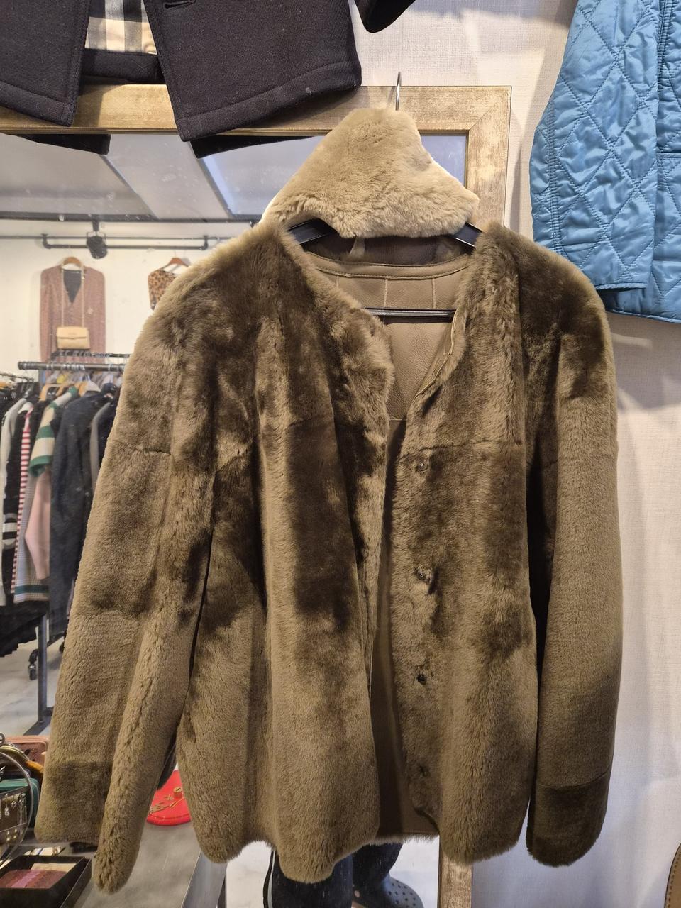 로보 루즈핏 무스탕