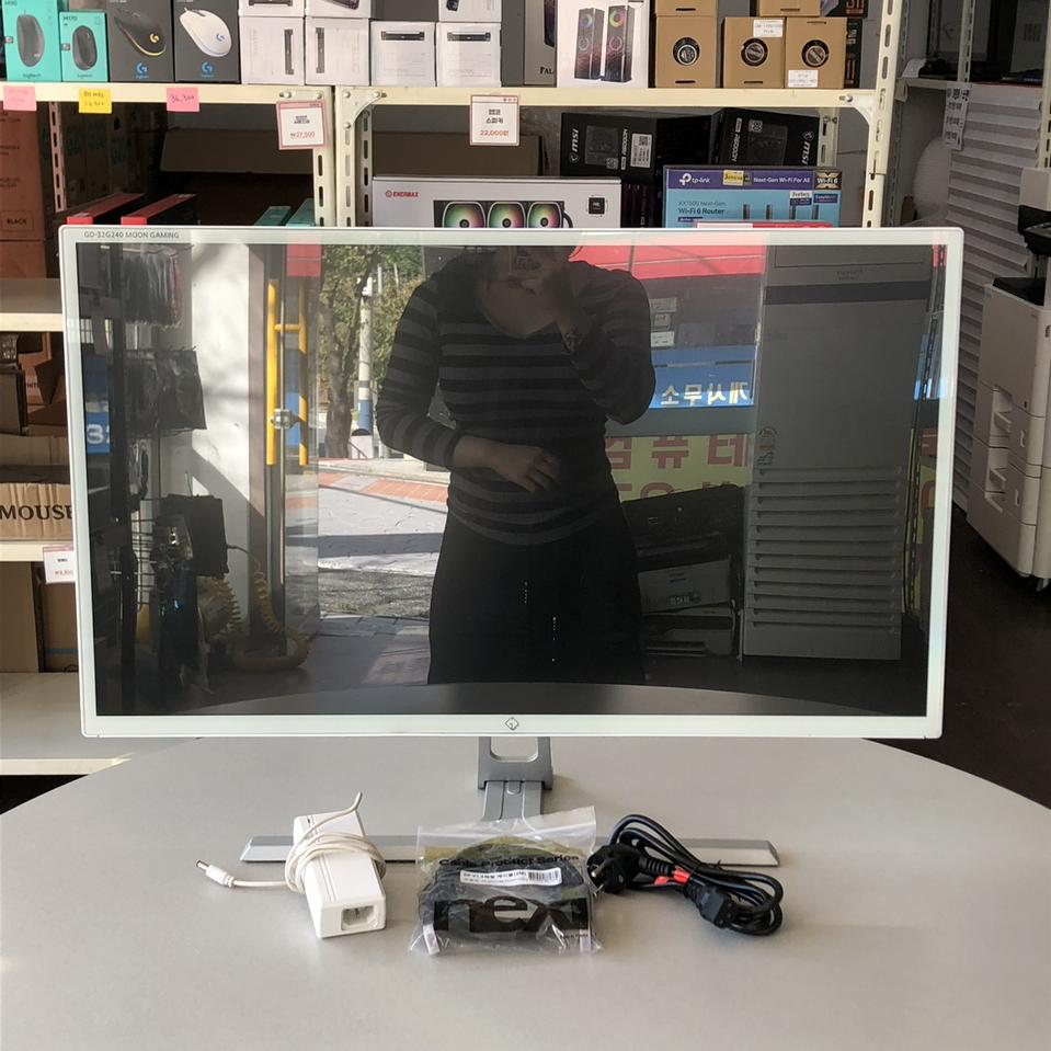 중고 32인치 240hz 평면 모니터! 좋은DSI 제품 입니다!