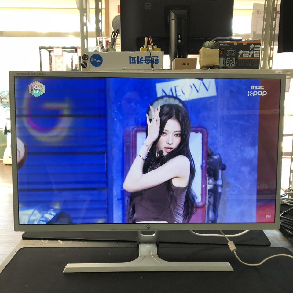 중고 모니터 32인치 240hz 게임도 동영상도 모두 OK