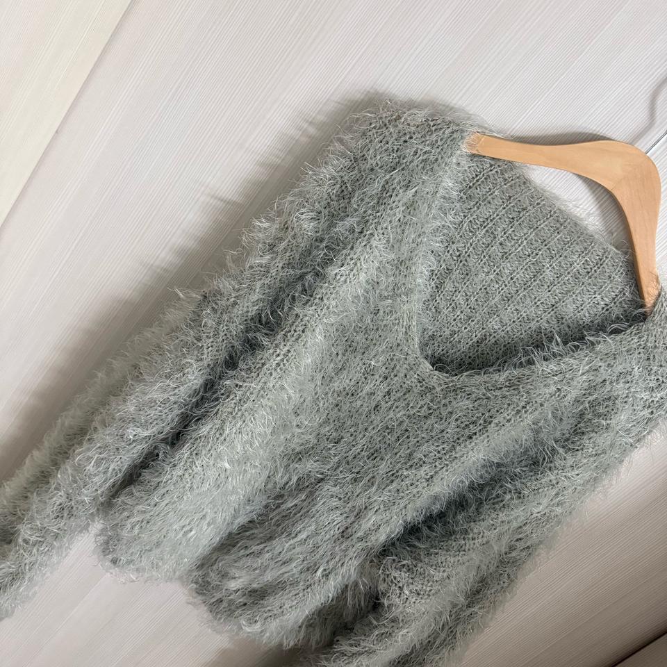 솔잎 브이넥 앙고라 니트