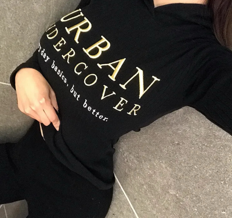 트레이낭 영문 자수 후드티