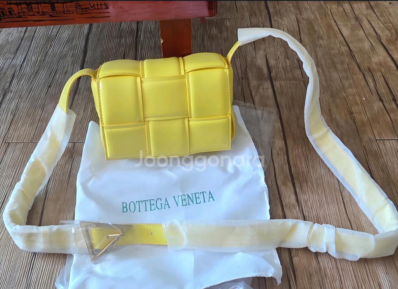 보테가 패디드 미니 크로스