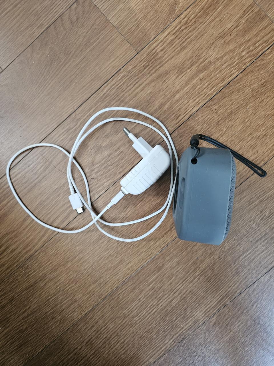 블루투스 스피커 및 충전기 일괄 팝니다