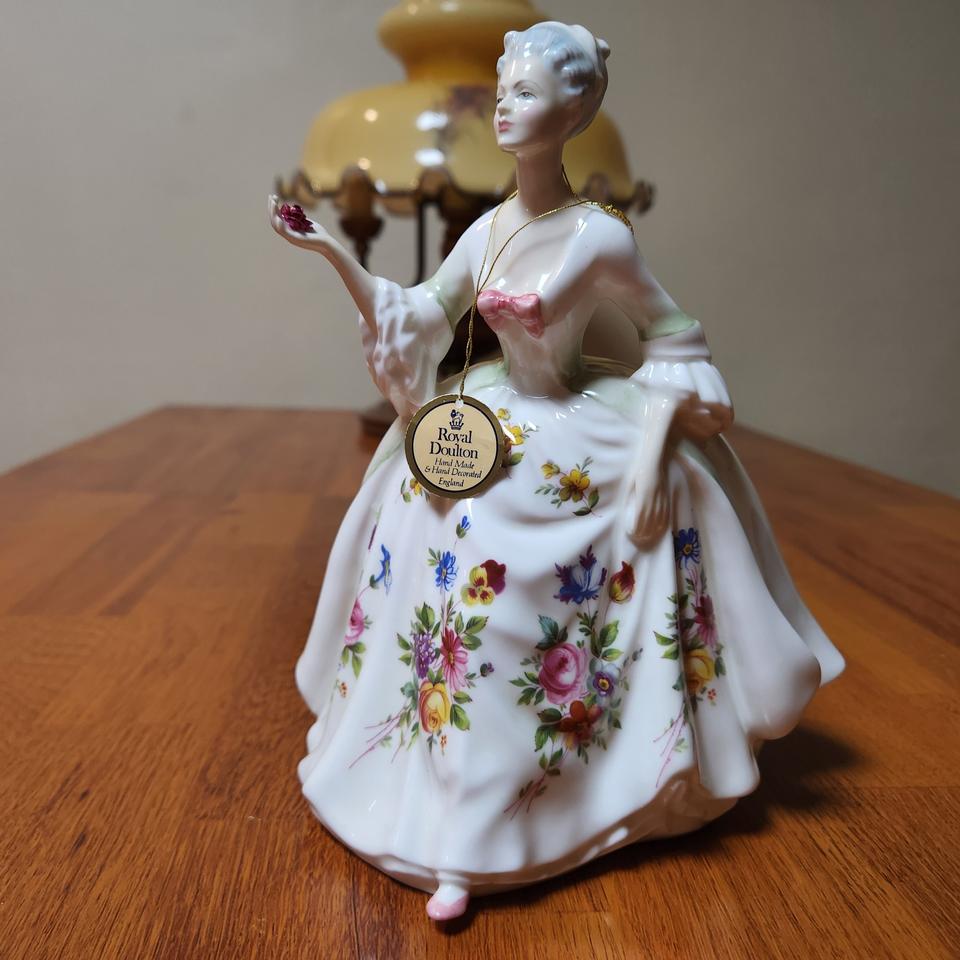 1985년 영국 로얄덜튼 페기데이비스 다이애나 피겨린.