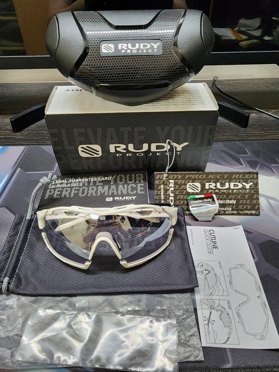 루디프로젝트 컷라인 미러변색렌즈 글로스화이트 새상품 판매합니다.