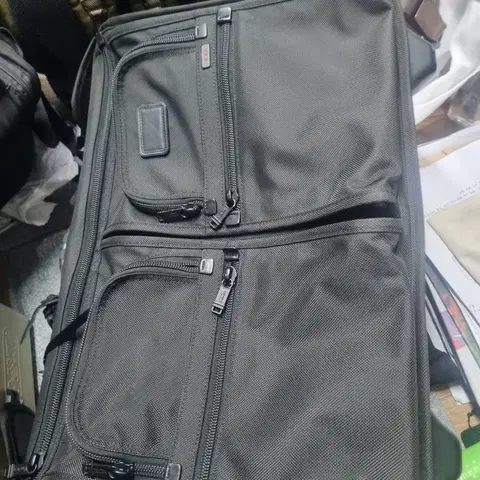 투미 양복 캐리어 가먼트백 수트캐이스 2휠