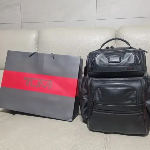 투미 알파2 티패스 백팩 가죽