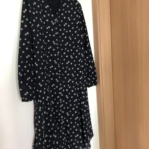 빈폴 레이디스 21년 여성 브이넥 플라워 셔츠 로브 A라인 롱 원피스