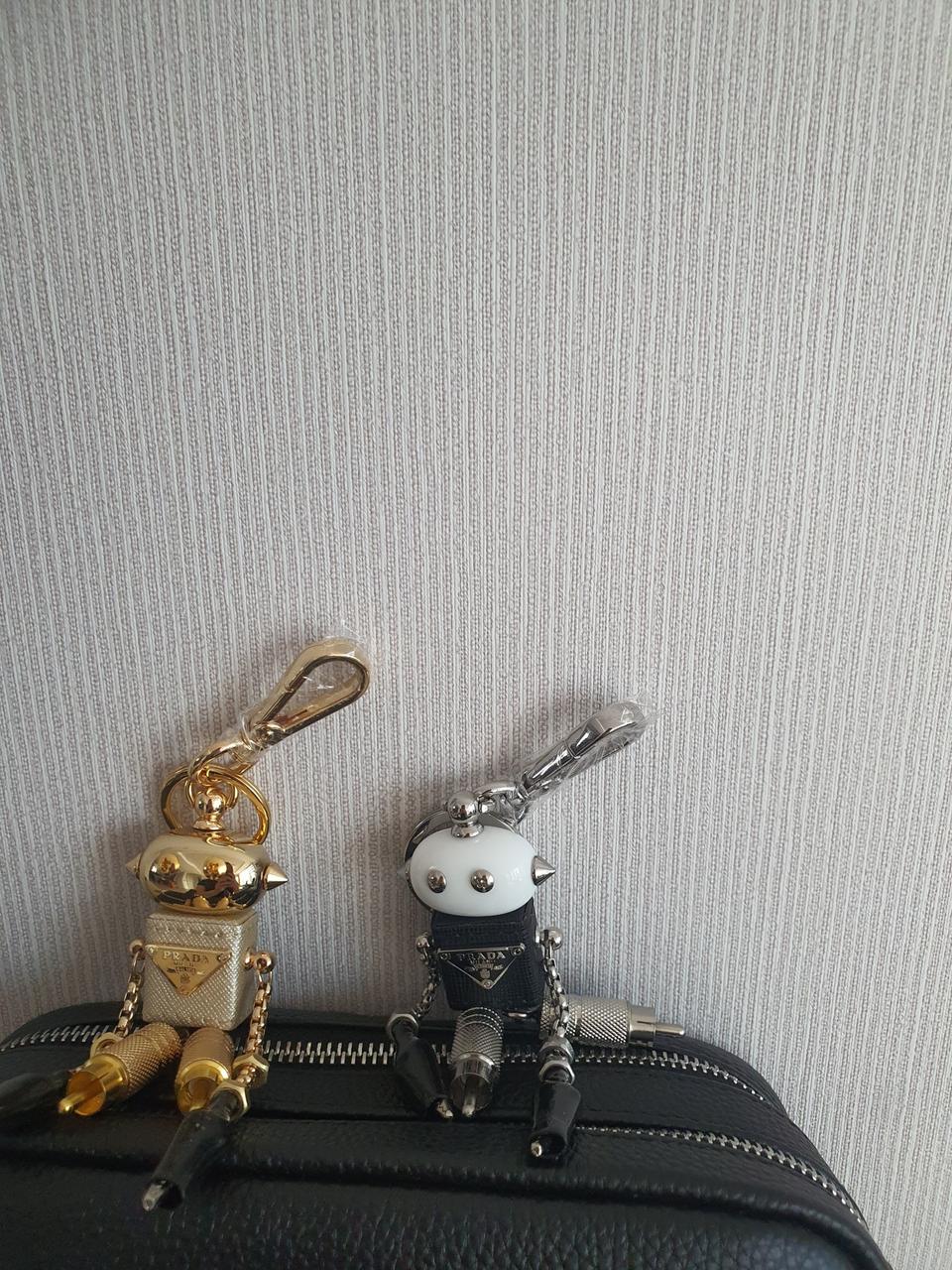 프라다 로봇키링 새상품