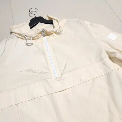 휴고 보스 바스락 아노락 반집업 바람막이