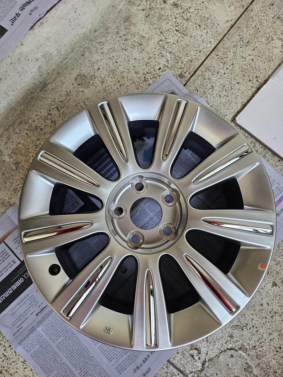 뉴에쿠스 vi/순정17인치/중고휠 1개/개인/팝니다.