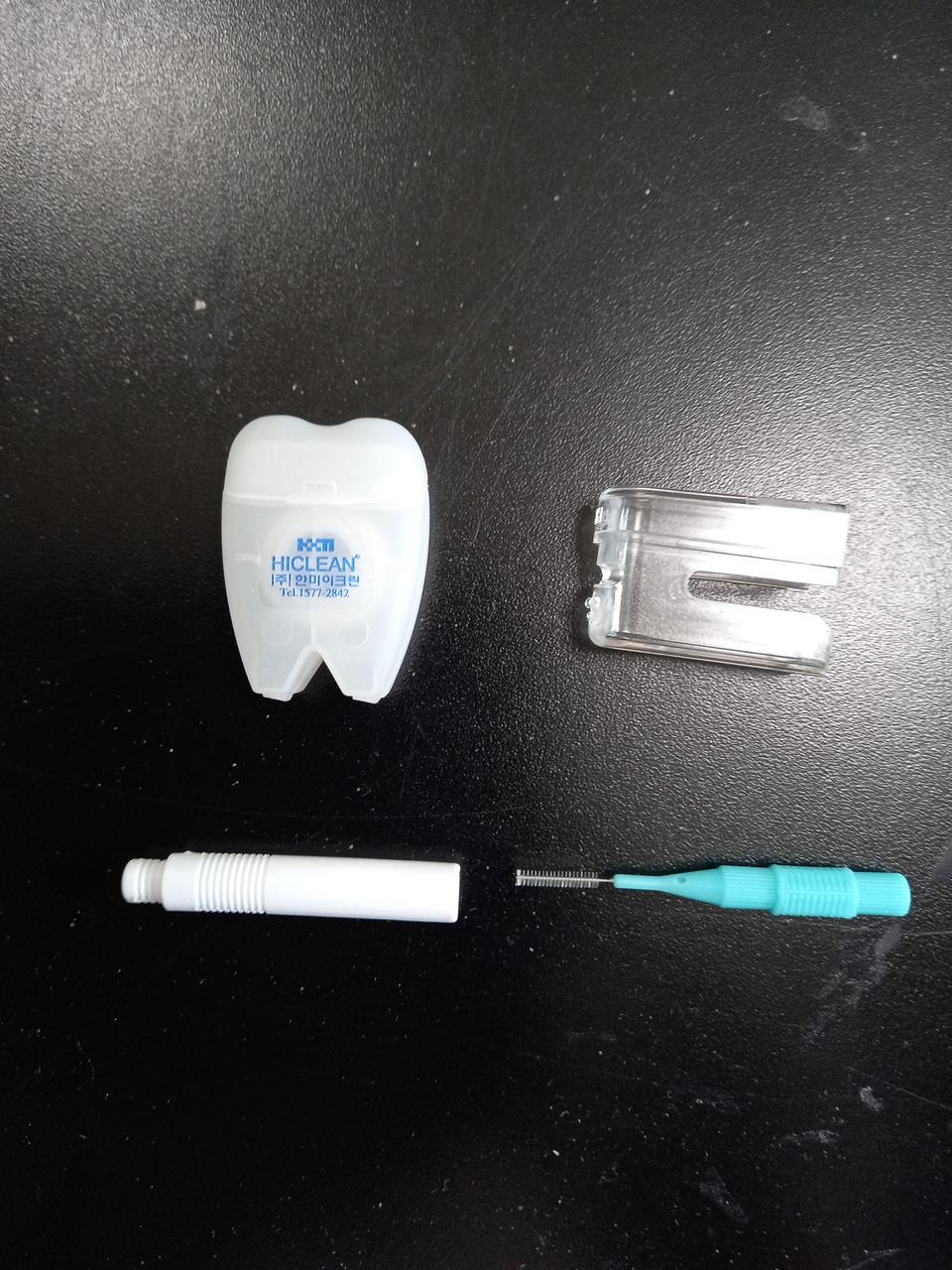 치실과 치간칫솔과 휴대용 칫솔보호대를 일괄로 판매를 합니다.