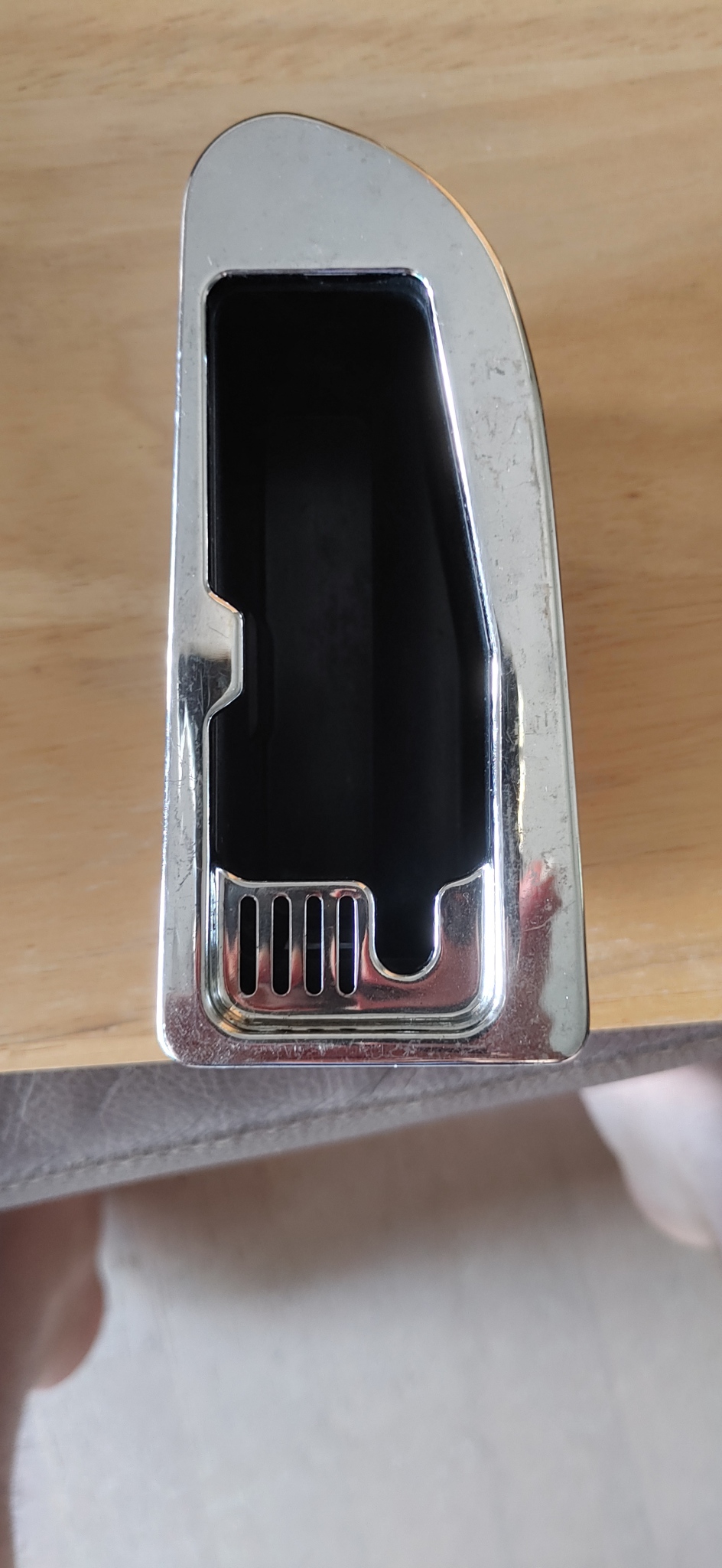 1999년4월28일~2003년11월11일식 에쿠스 뒷자석 재떨이