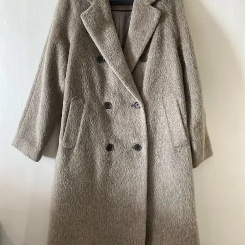 Tahari 모헤어 롱 코트 베이지