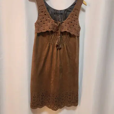 지컷브라운 스웨이드 크로셰 미니 원피스