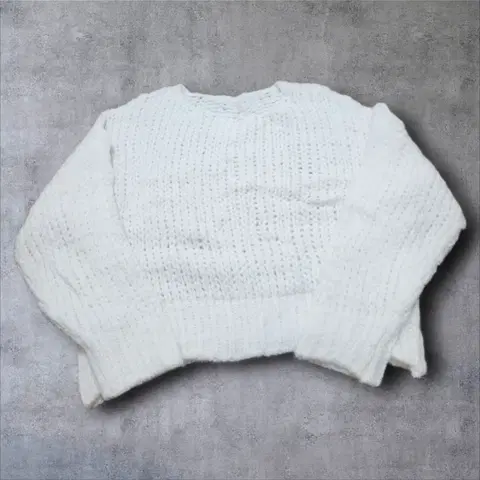 화이트 크롭 니트 스웨터