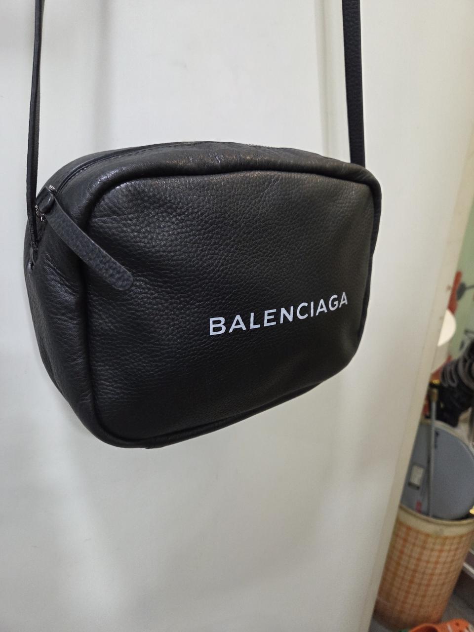 발렌시아가 크로스백