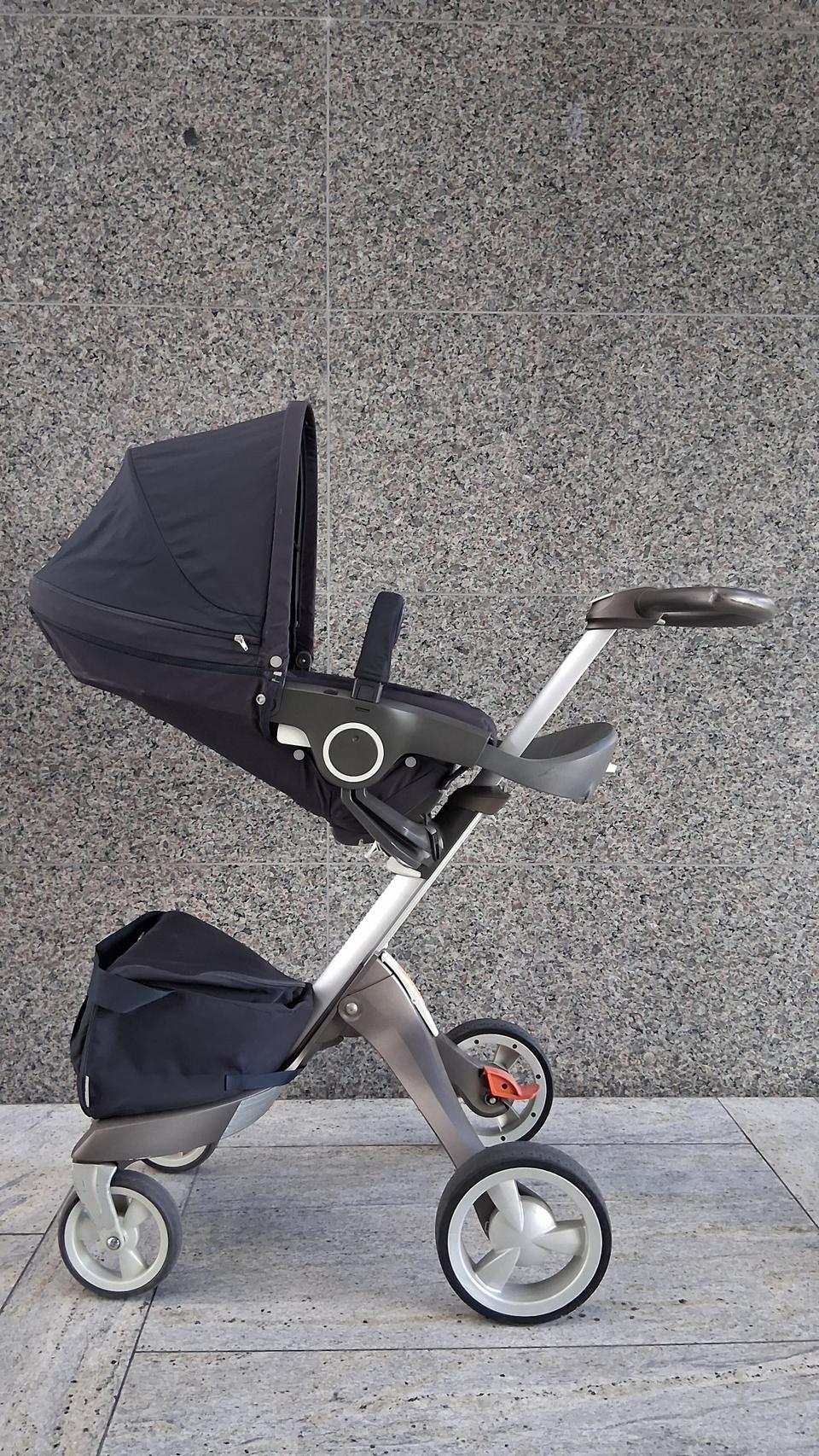 노르웨이산 최고급 명품 럭셔리 디럭스 유모차 스토케.   고급스런 디자인