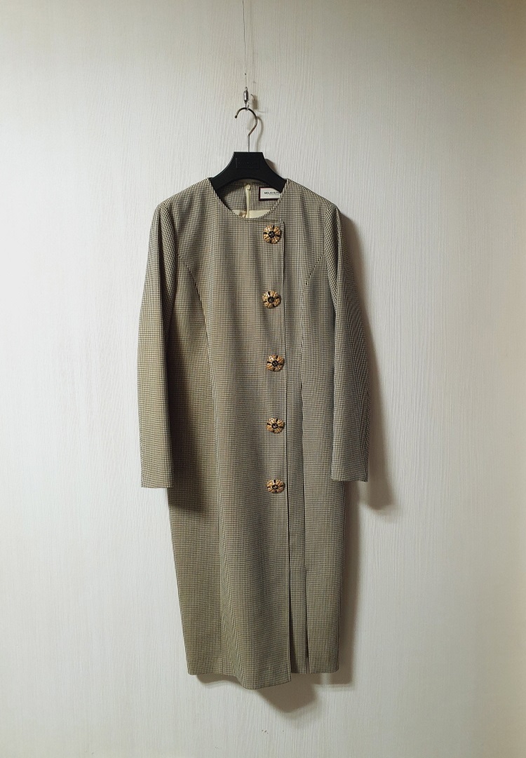 모조에스핀 골드 버튼  원피스 66 사이즈 정품