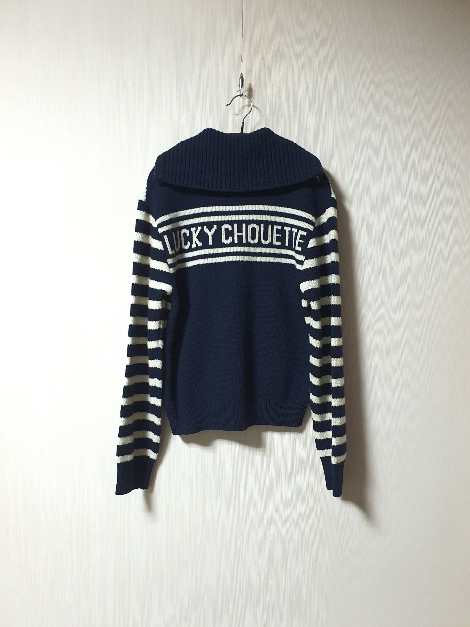 럭키슈에뜨 네이비 컬러 레터링 세일러 니트 프리사이즈 정품