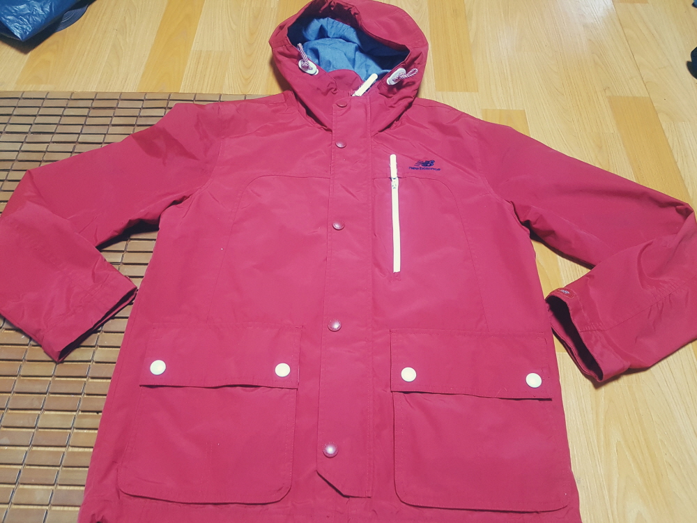 뉴발란스 정품 바람막이 사이즈 95~100 판매합니다.