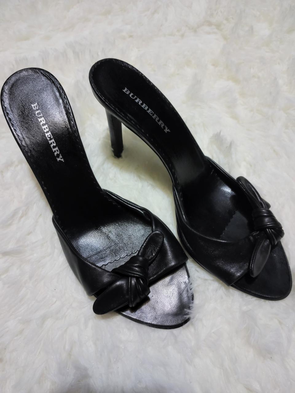 버버리 여성가죽뮬슬리퍼36(정품)