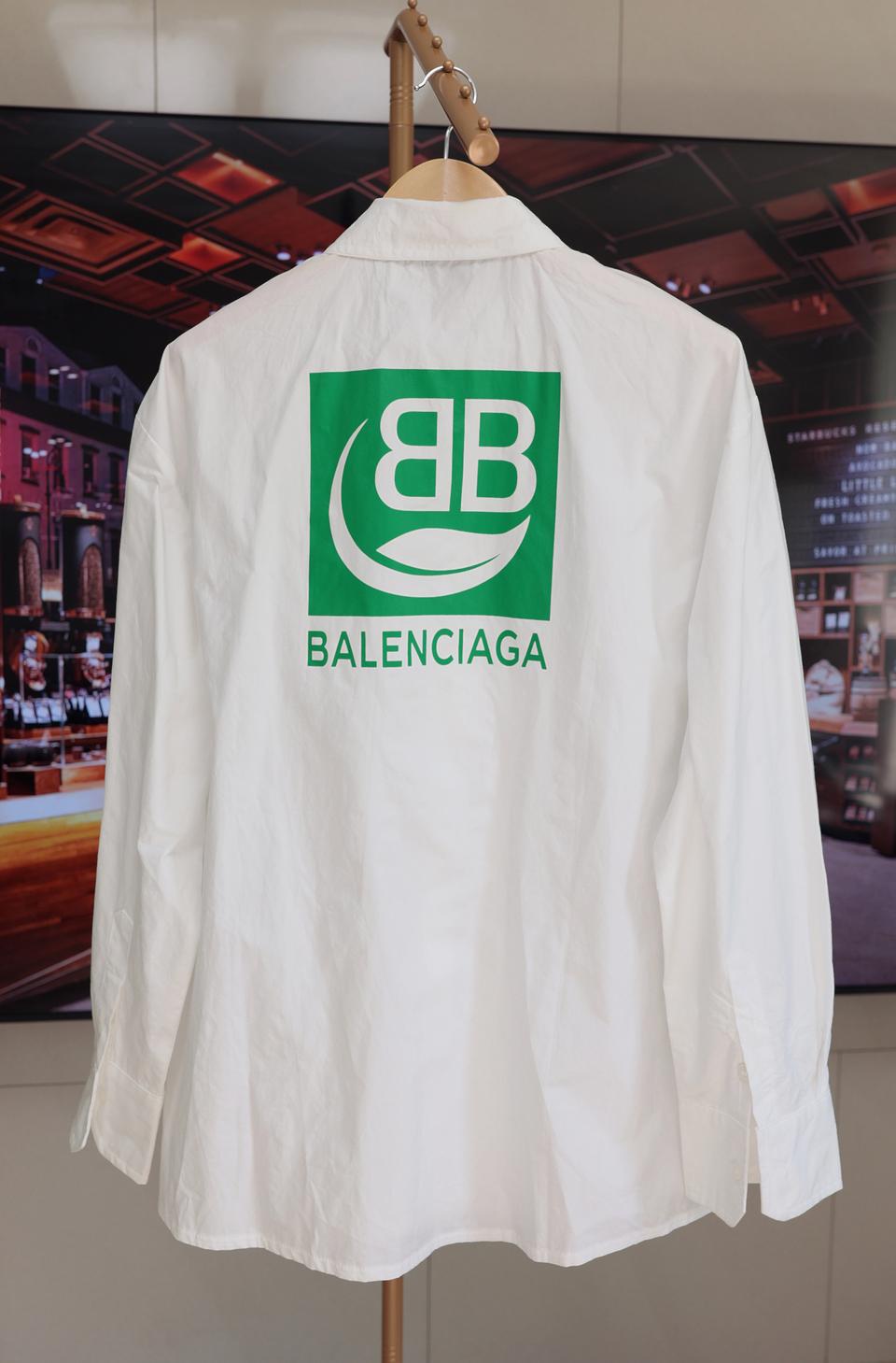 그린 로고 한 점으로 끝, 발렌시아가 감성 셔츠