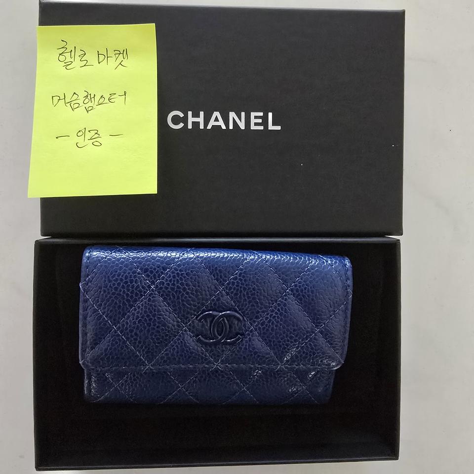 정품인증)샤넬 클래식 플랩 카드지갑 AP1417 래커드 메탈 캐비어 블루