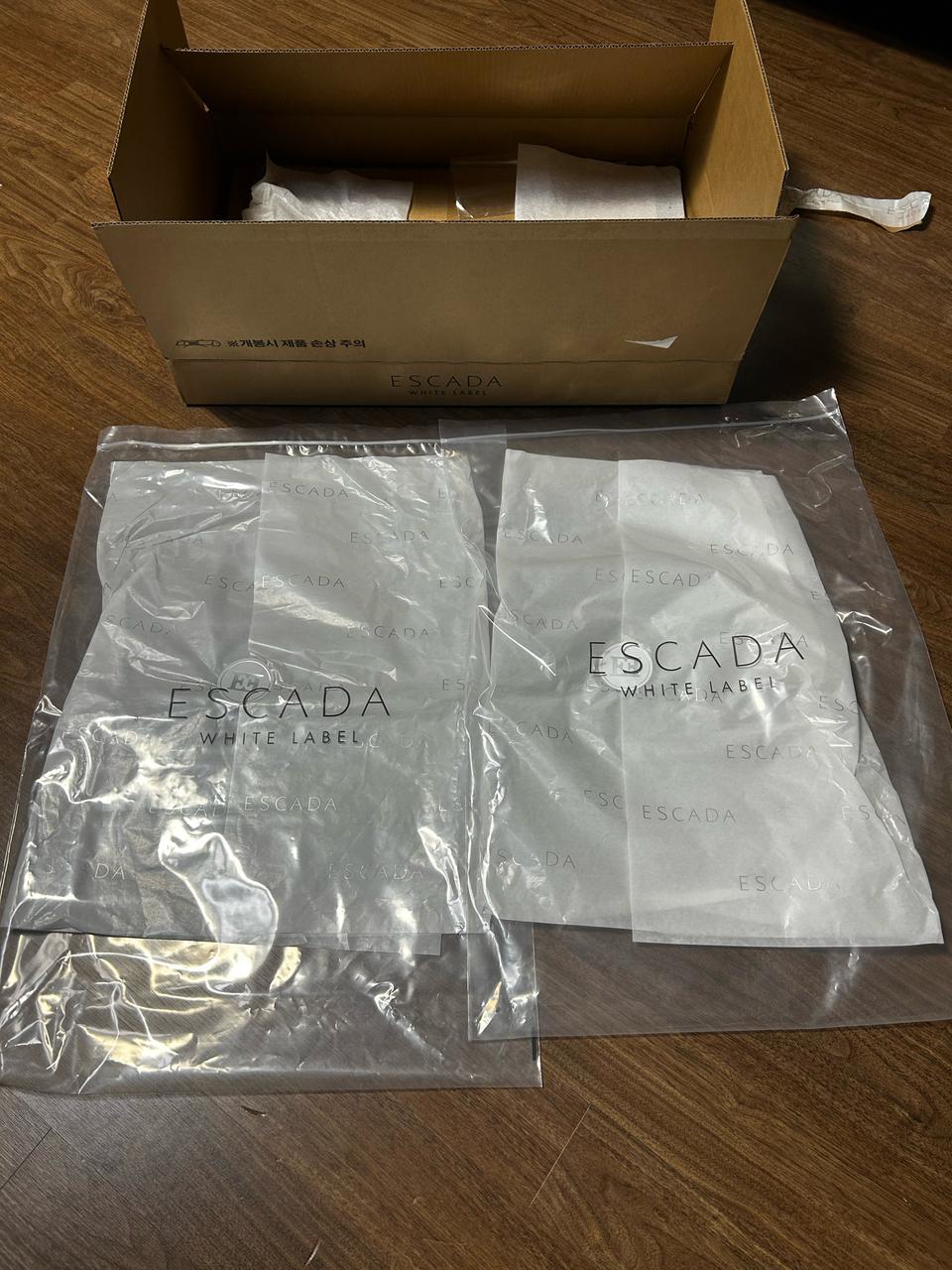 ESCADA 에스까다 포장 박스 및 내포장 판매합니다.