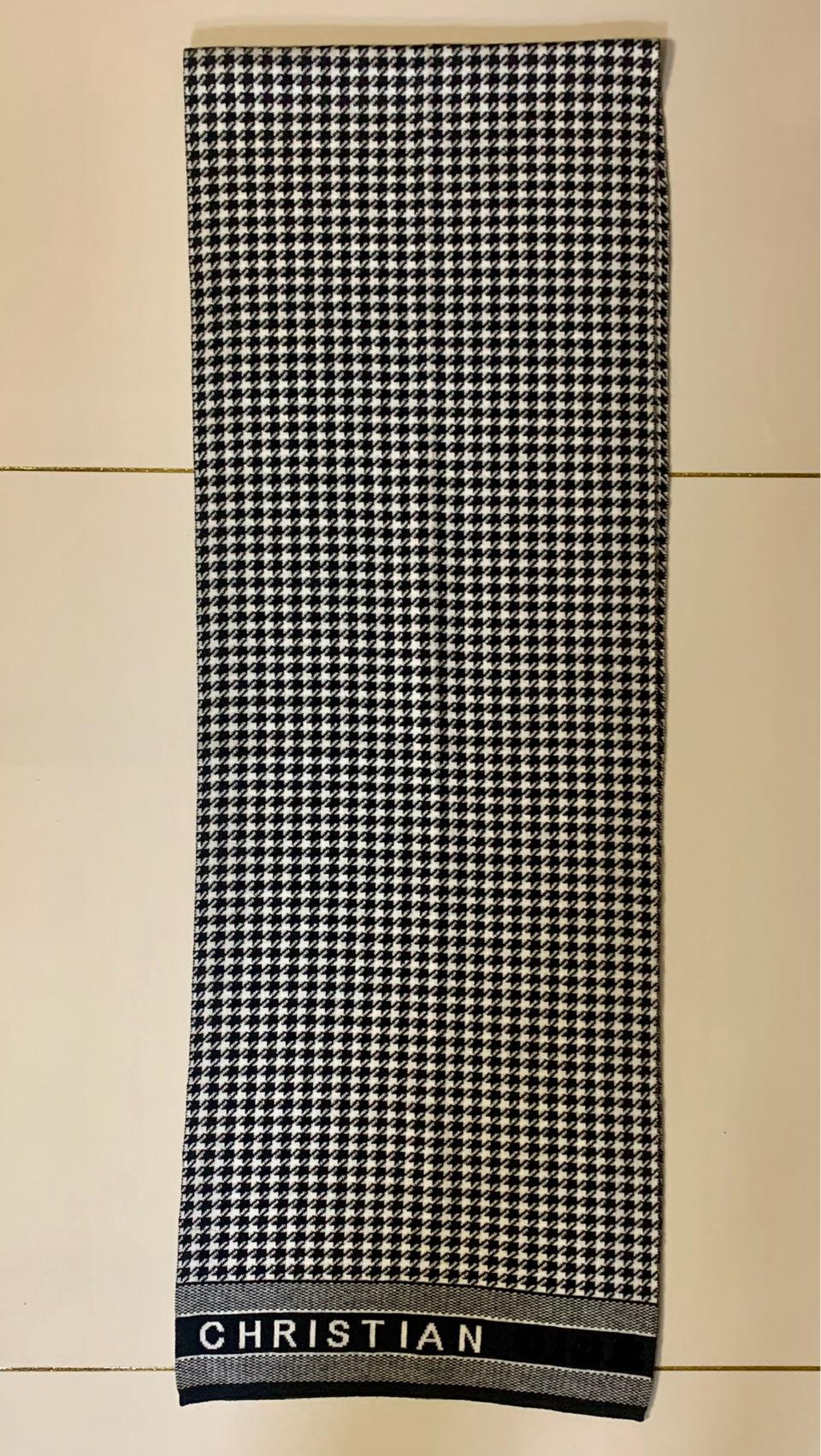 [미착용] 흑백 클래식 하운드투스 체크 패턴 로고 스카프 목도리 머플러