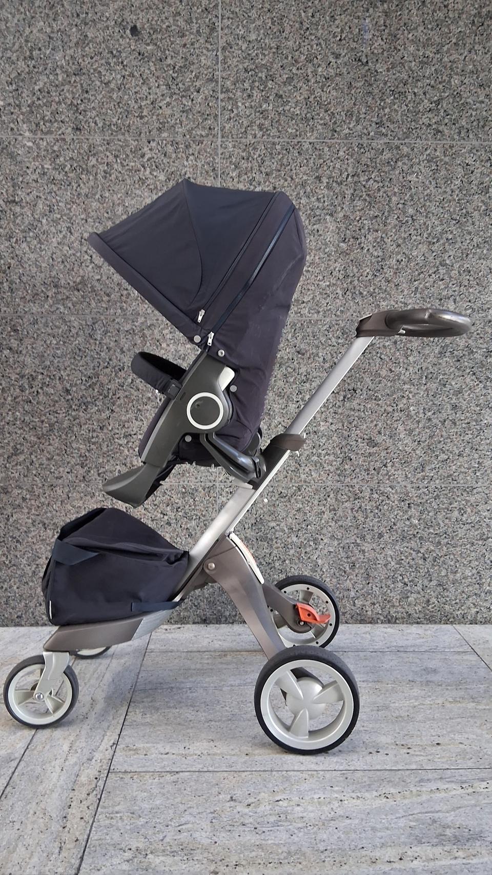 노르웨이산 최고급 명품 럭셔리 디럭스 유모차 스토케.   고급스런 디자인