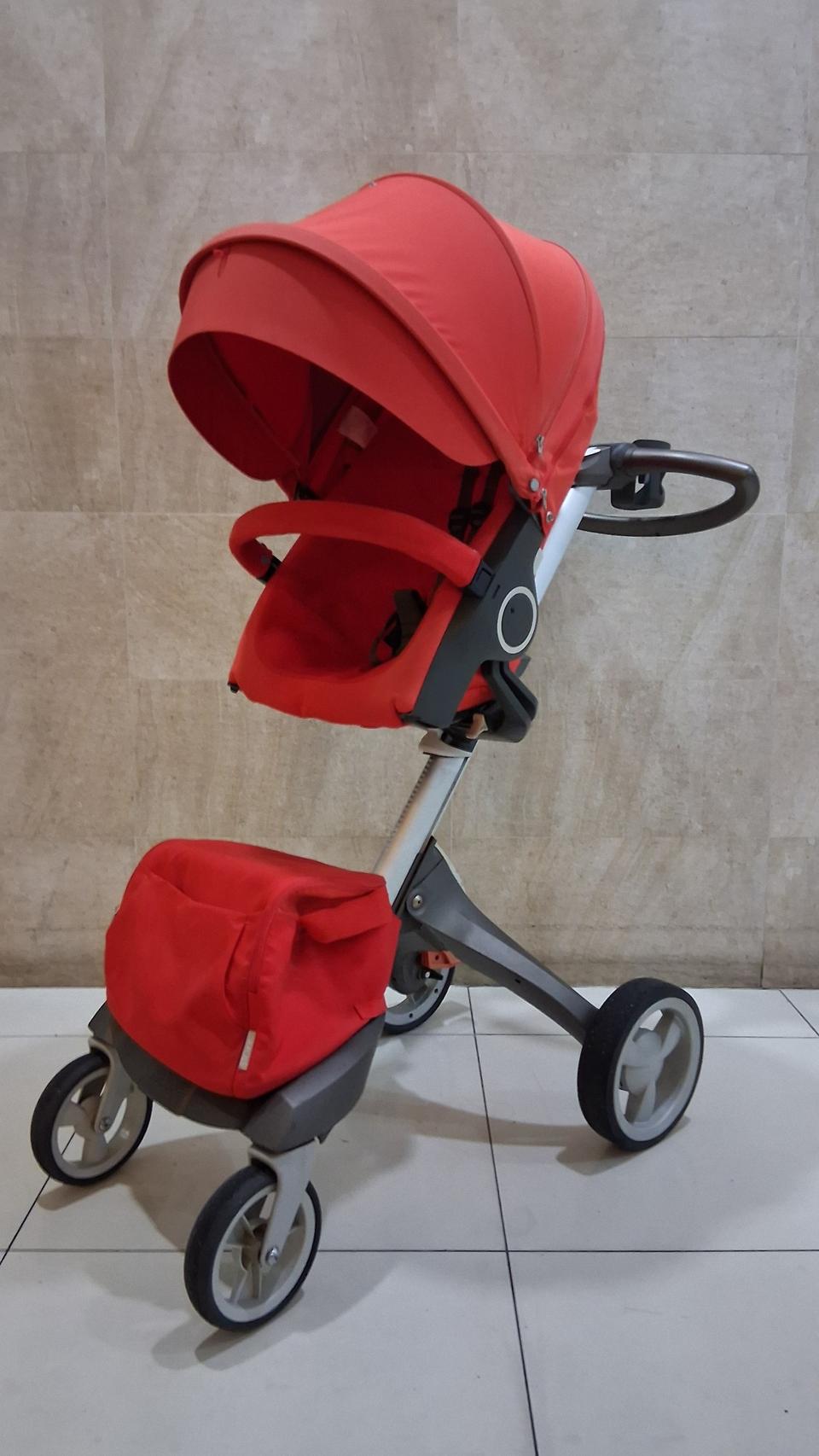 노르웨이산 최고급 명품 럭셔리 디럭스 유모차 스토케.   고급스런 디자인