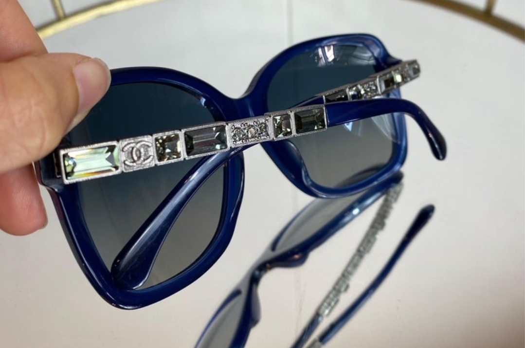 (정품) 샤넬 CC 로고 보석 선글라스 (명품 여자 안경테)